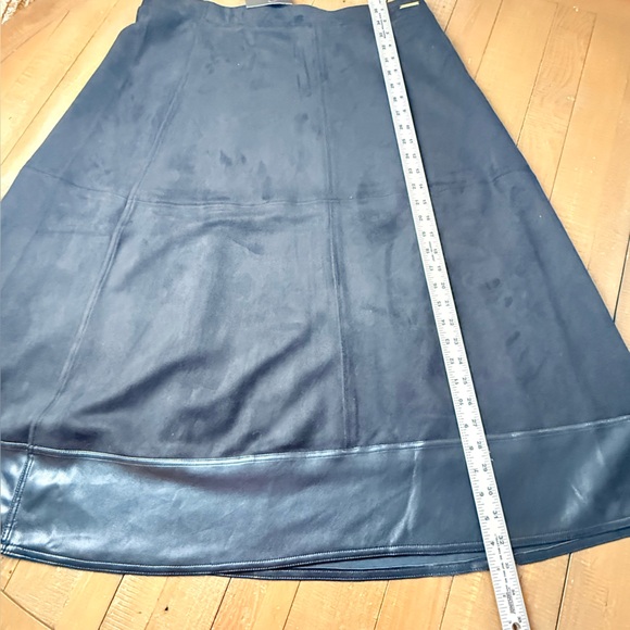 Marc New York Black Faux Suede Leather A-Line Skirt NWT XL Soft Midi Stretch Lux - Picture 9 of 14